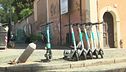 Casco e targa, crisi dei monopattini