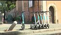 Casco e targa, crisi dei monopattini