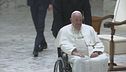 Il Papa "In lieve miglioramento"