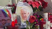 Il Papa è vigile, sotto terapia