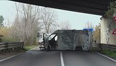 Maxi rapina, auto bruciate e chiodi