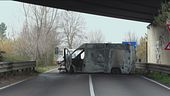 Maxi rapina, auto bruciate e chiodi