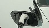 Nessun rinvio sull'auto elettrica