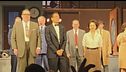 Clooney a teatro con un nuovo look