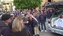 Sara, lacrime alla camera ardente