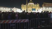 Ultimo giorno per l'omaggio al Papa