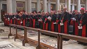 I cardinali sulla tomba del Papa