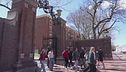 Trump, "Harvard mandi via gli stranieri"