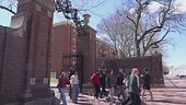 Trump, "Harvard mandi via gli stranieri"