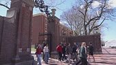 Trump, "Harvard mandi via gli stranieri"