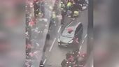 Auto sulla folla, choc a Liverpool