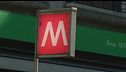 Ultimo vagone della metropolitana come tavola da surf