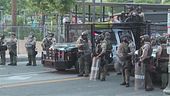 "Senza marines Los Angeles brucia"