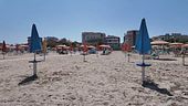 Caro ombrellone e spiagge deserte