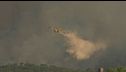Fiamme e fumo, brucia il Vesuvio