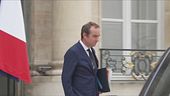 Parigi, nuovo premier già assediato