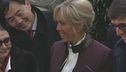 Brigitte Macron: "Sono una donna, ecco le prove"