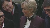 Brigitte Macron: "Sono una donna, ecco le prove"