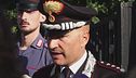 Uccide la moglie e fugge coi figli