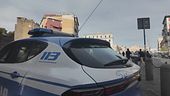 Aggredita e violentata in strada