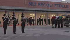 L'ultimo omaggio ai tre carabinieri