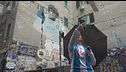 Via i teloni dal murale di Maradona
