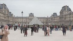 Il furto al Louvre diventa uno spot