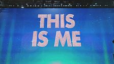 Domani sera su Canale 5 torna This is me