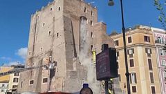 Crollo ai Fori, "Vivo per miracolo"