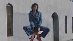 Bentornato jeans over, comodo e glam