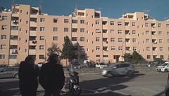 Uccide la nonna e scappa in treno