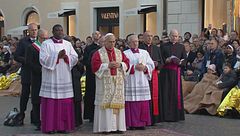 "Si aprano le porte della pace"