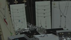 Foggia, legati e rapinati in casa