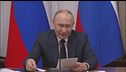 Putin fa gli auguri a Trump