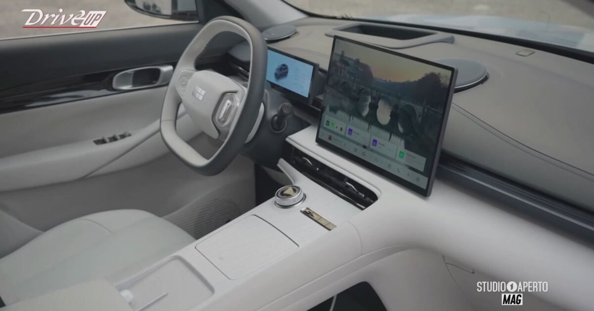 Studio Aperto MAG: Geely arriva in Italia con due nuove auto Video ...