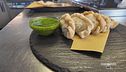 Empanadas ripiene di polpo ubriaco con salsa chimichurri alla ligure