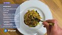 Tagliatelle di mais con verdure saltate e salsa di soia
