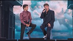 Gianluca Ginobile e Michele Bravi in "Giudizi universali"