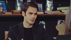 Zeynep si dimentica del suo fidanzato