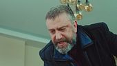 L'aggressione di Mustafa alla madre di Yildiz e Zeynep