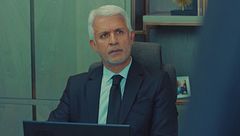 Halit e le foto di Sevda e Yildiz