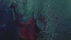 Ender viene aggredita