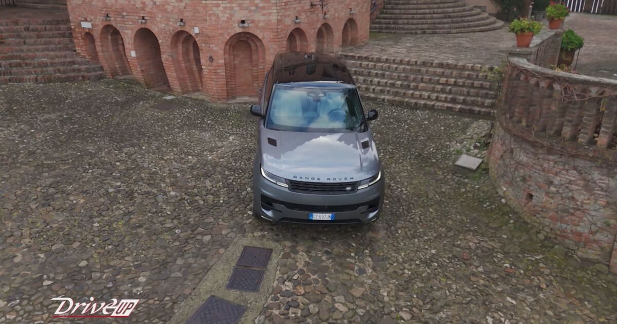 Drive Up: Range Rover Sport Video | Mediaset Infinity