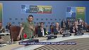 Zelensky in mimetica alza la voce: "Serve un esercito europeo"