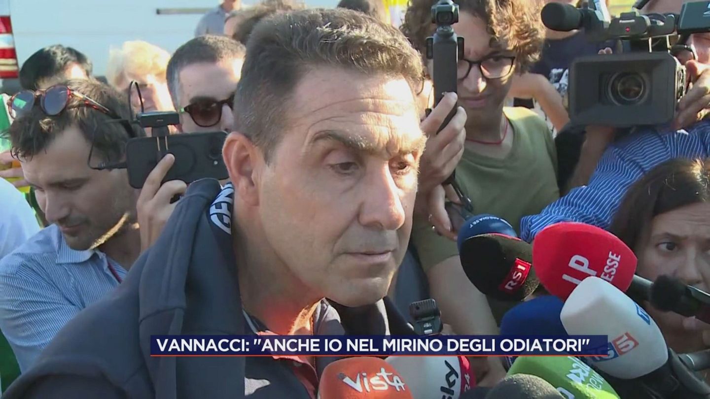 4 giờ chiều cuối tuần: Roberto Vannacci: "Tôi cũng là mục tiêu của những kẻ thù ghét." Video