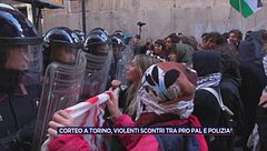 Corteo a Torino, violenti scontri tra Pro-Palestina e polizia