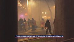 Guerriglia urbana a Torino: la politica si spacca