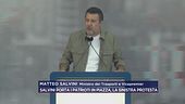 Salvini porta i patrioti in piazza, la sinistra protesta
