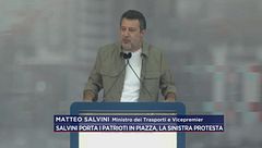 Salvini porta i patrioti in piazza, la sinistra protesta