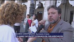 La denuncia del parlamentare M5S: "Ci hanno torturato"